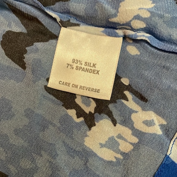 St John Printed Silk Sleeveless Blouse - Picture 4 of 5